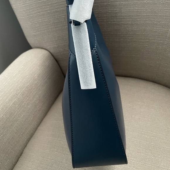 Michael Kors Wilma Large Leather Shoulder Bag - Picture 6 of 13